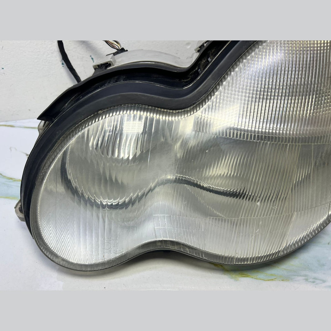 2001-02 Mercedes W203 C-Class Front Left Side Head light Headlamp A203 8200761