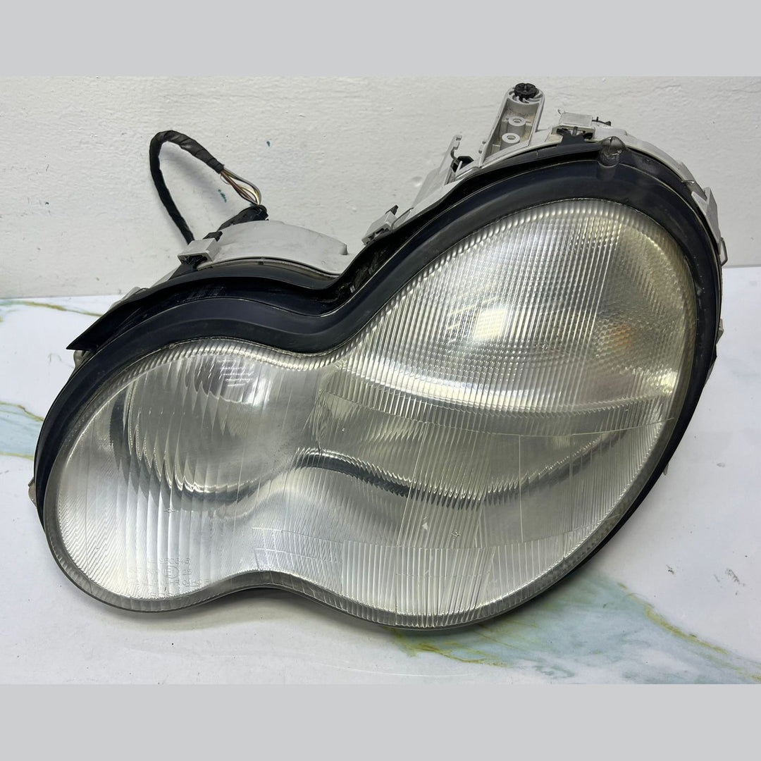 2001-02 Mercedes W203 C-Class Front Left Side Head light Headlamp A203 8200761