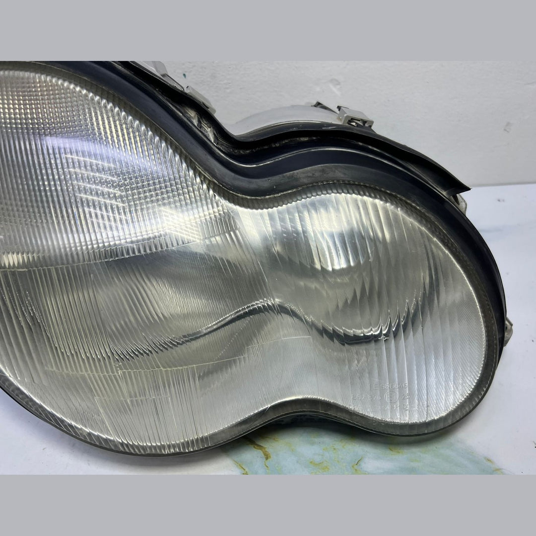 2001-02 Mercedes W203 C-Class Front Right Side Head light Headlamp A203 8200861