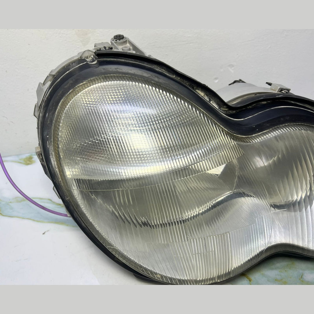 2001-02 Mercedes W203 C-Class Front Right Side Head light Headlamp A203 8200861