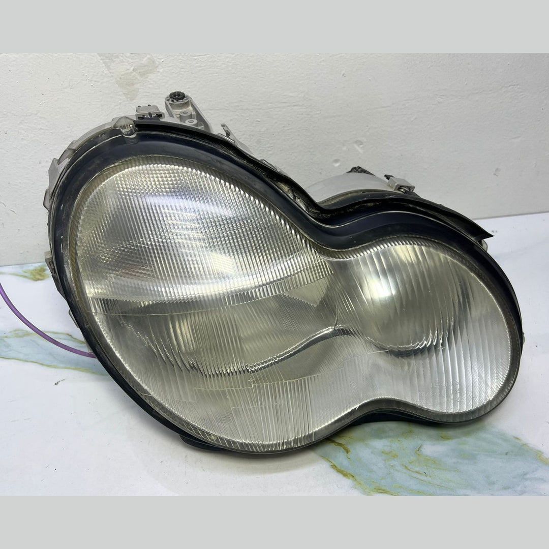 2001-02 Mercedes W203 C-Class Front Right Side Head light Headlamp A203 8200861