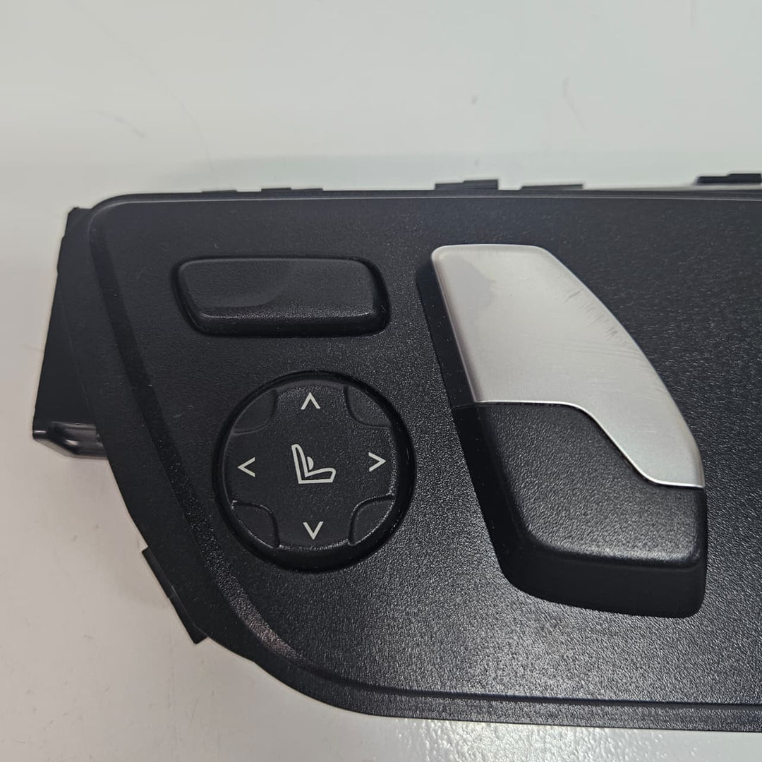 2018-2020 BMW 530i, 530e, 540i Seat Switch 9384918 USED
