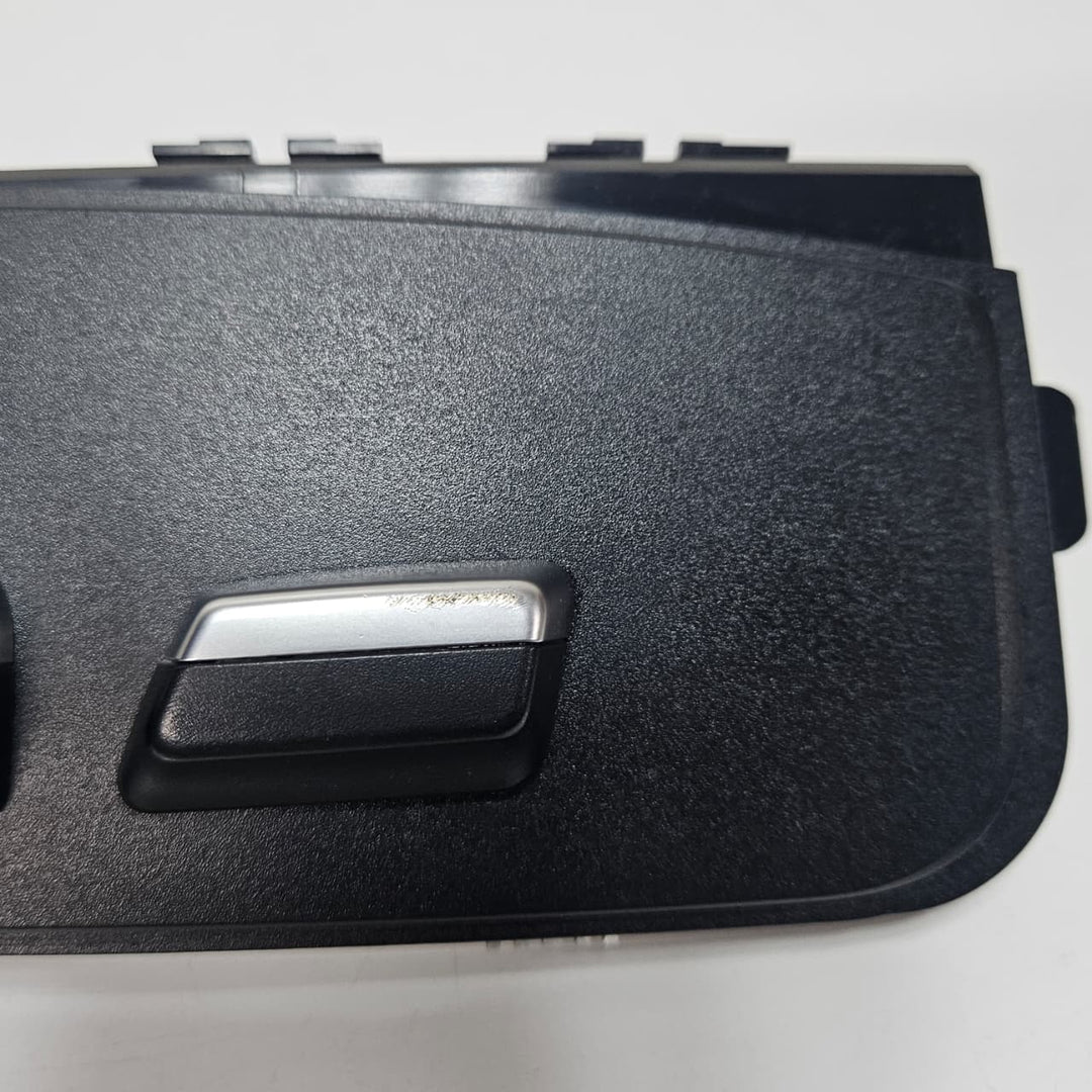 2018-2020 BMW 530i, 530e, 540i Seat Switch 9384918 USED