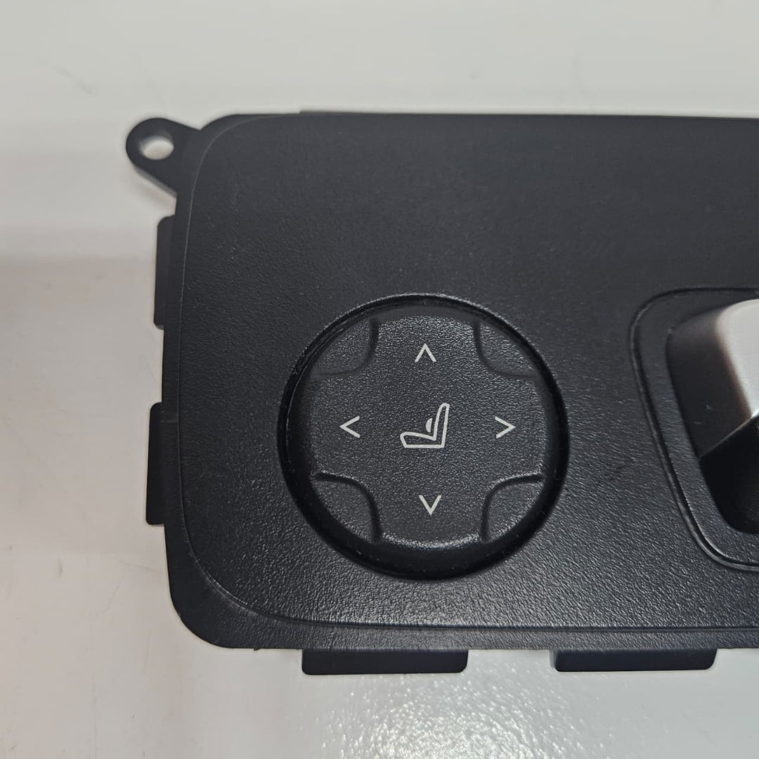 2018-2024 BMW X3 Seat Adjustment Control Switch 9390115 USED