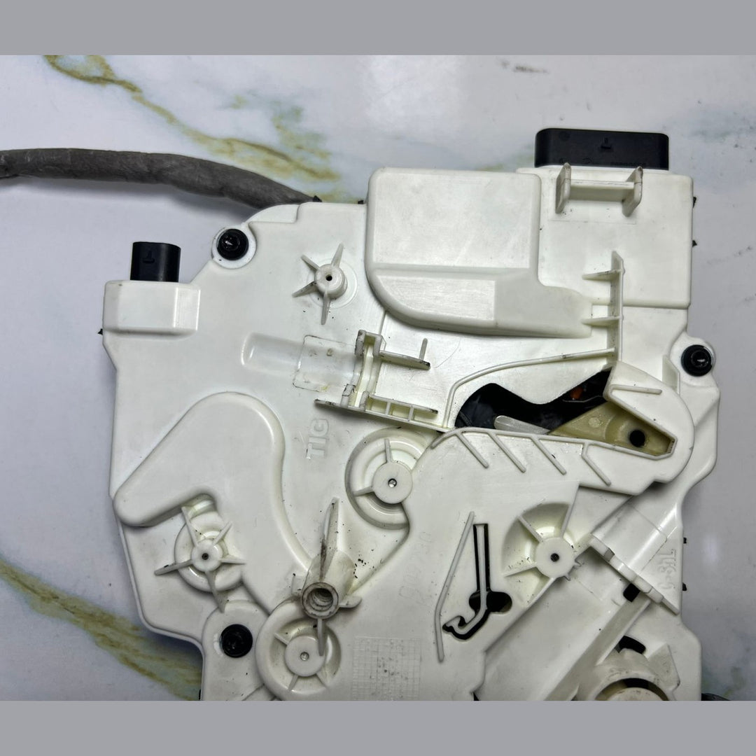 Genuine Mercedes-Benz Vito W447 Rear Sliding Actuator Door Lock A447 7302902 OEM