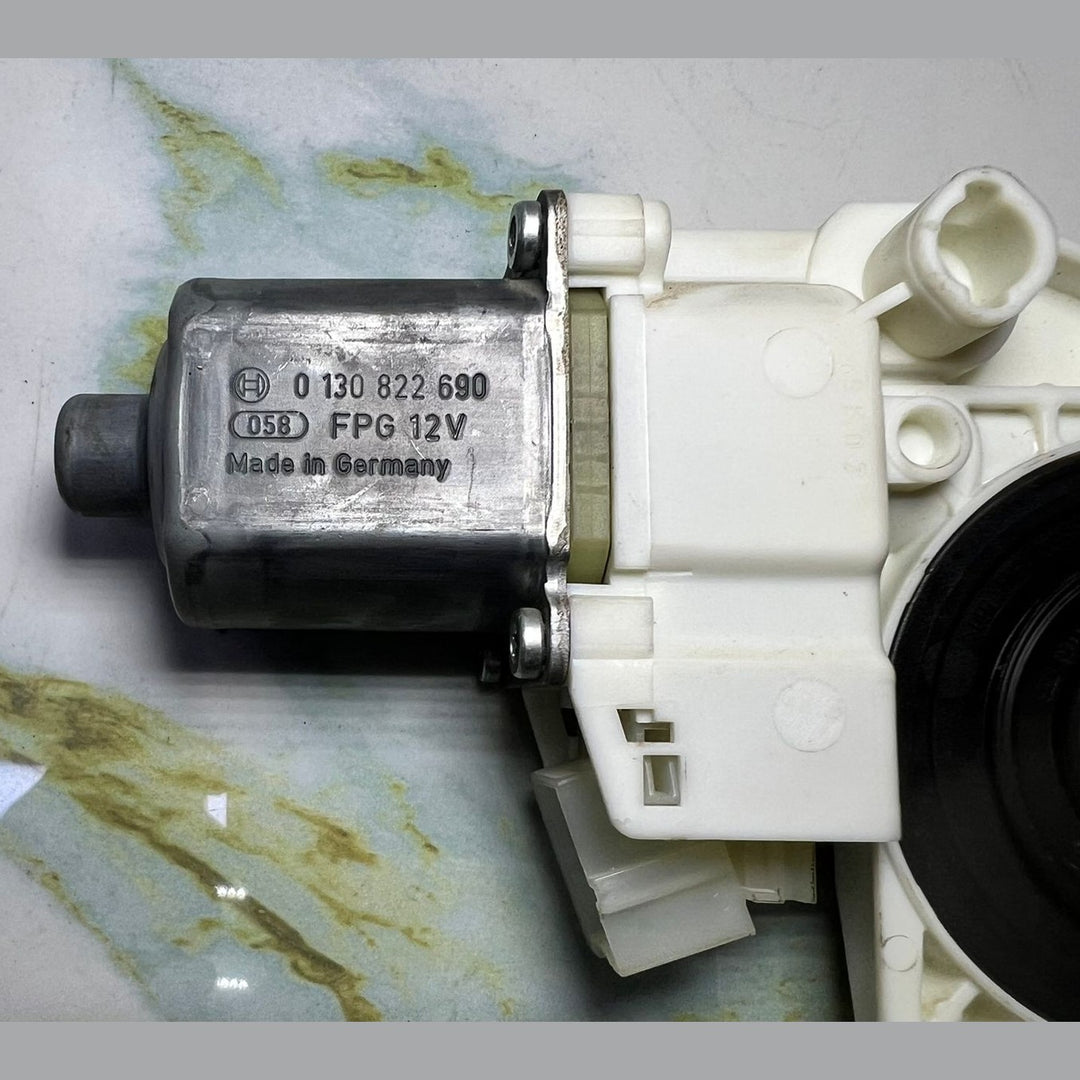 13-18 Mercedes-Benz W246 B-Class CLA Window Motor Front Left Side A246 9065100