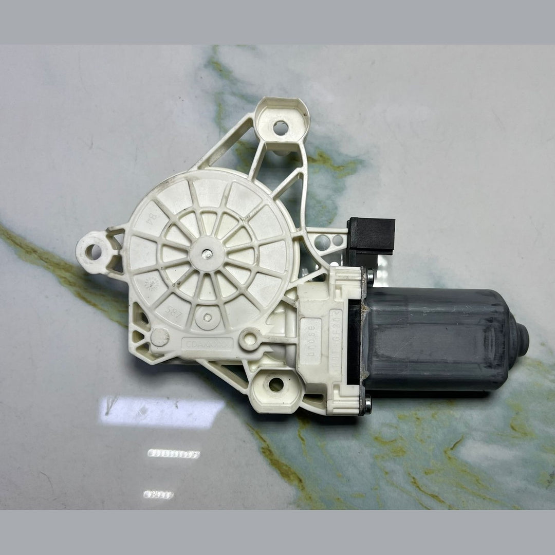 13-18 Mercedes-Benz W246 CLA Window Motor Front Right Side A000 9061607 OEM