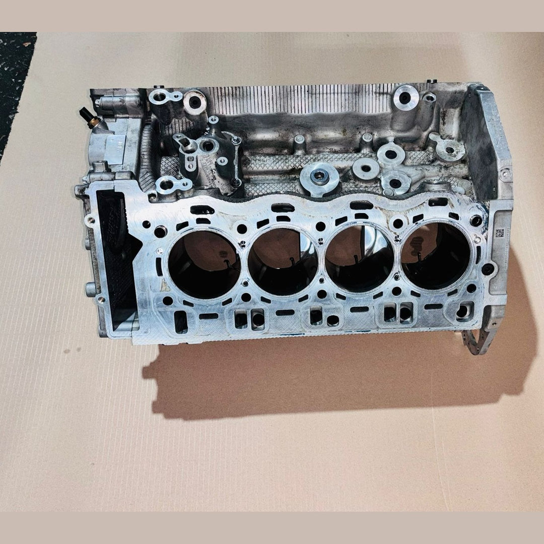 BMW M5 F90 X5M F95 X6M F96 4.4i V8 COMPETITION BARE ENGINE BLOCK 8093296 S63B44B 21163518