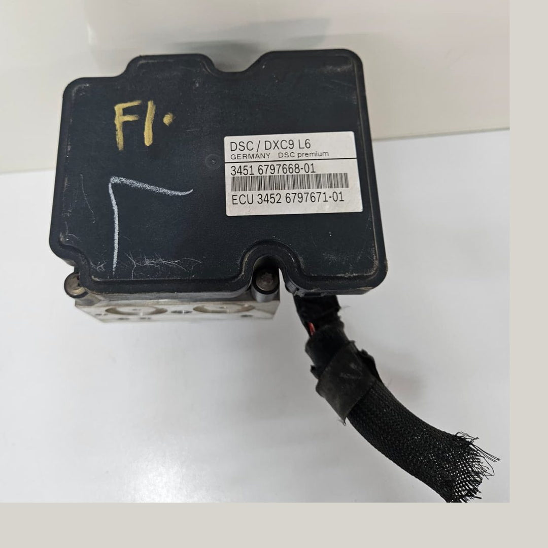 2011-2016 BMW 5 Series F10 F11 528i 535i, 550i ABS Pump Control Module 6797668