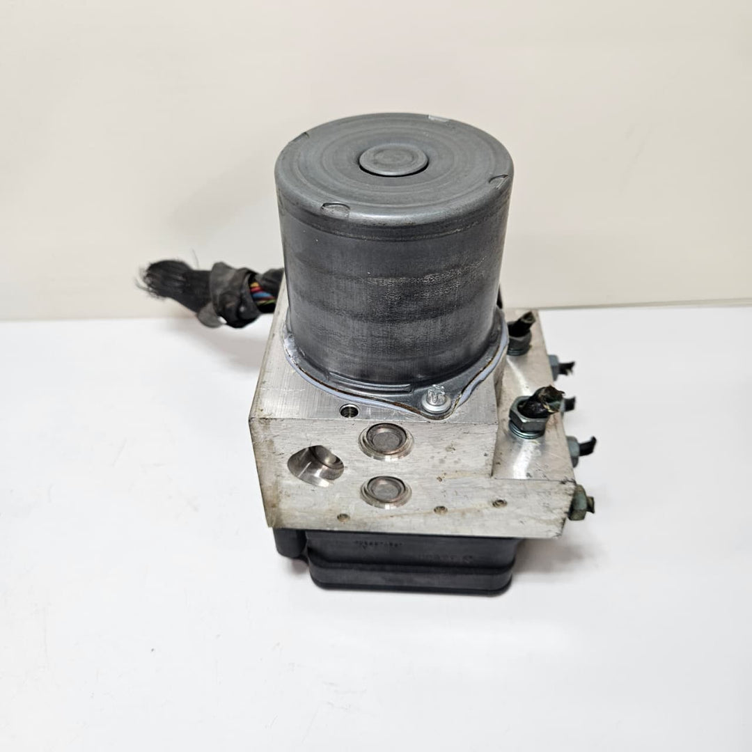 2011-2016 BMW 5 Series F10 F11 528i 535i, 550i ABS Pump Control Module 6797668