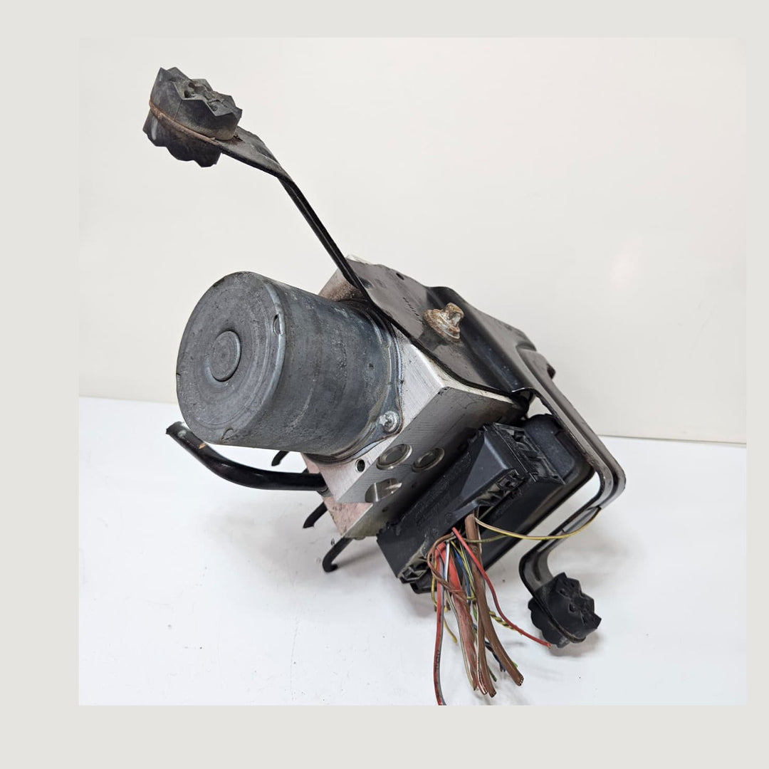 2014-2015 BMW X5 F15 and X6 F16 ABS Pump Control Module 6864790 USED
