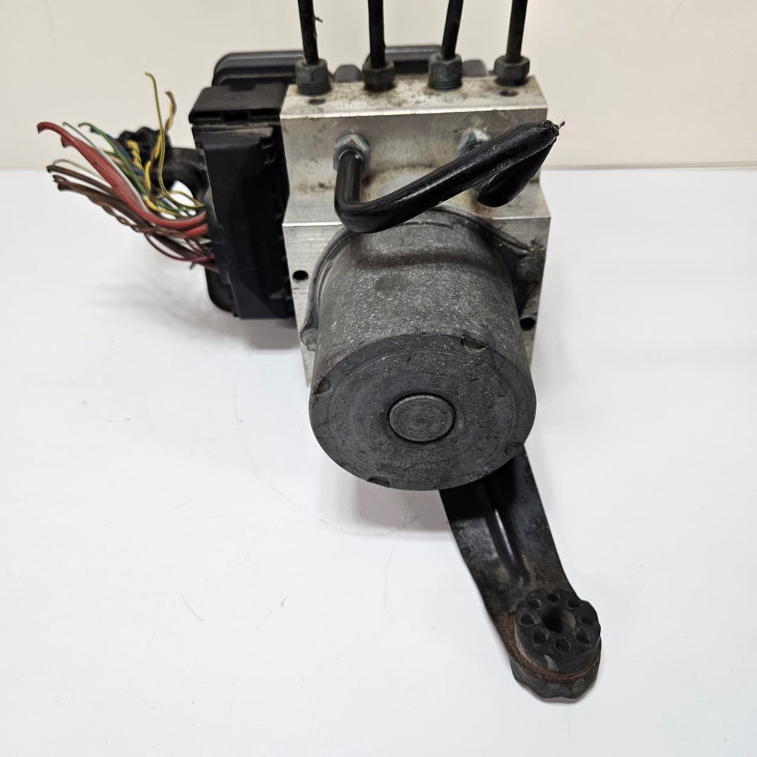 2014-2015 BMW X5 F15 and X6 F16 ABS Pump Control Module 6864790 USED