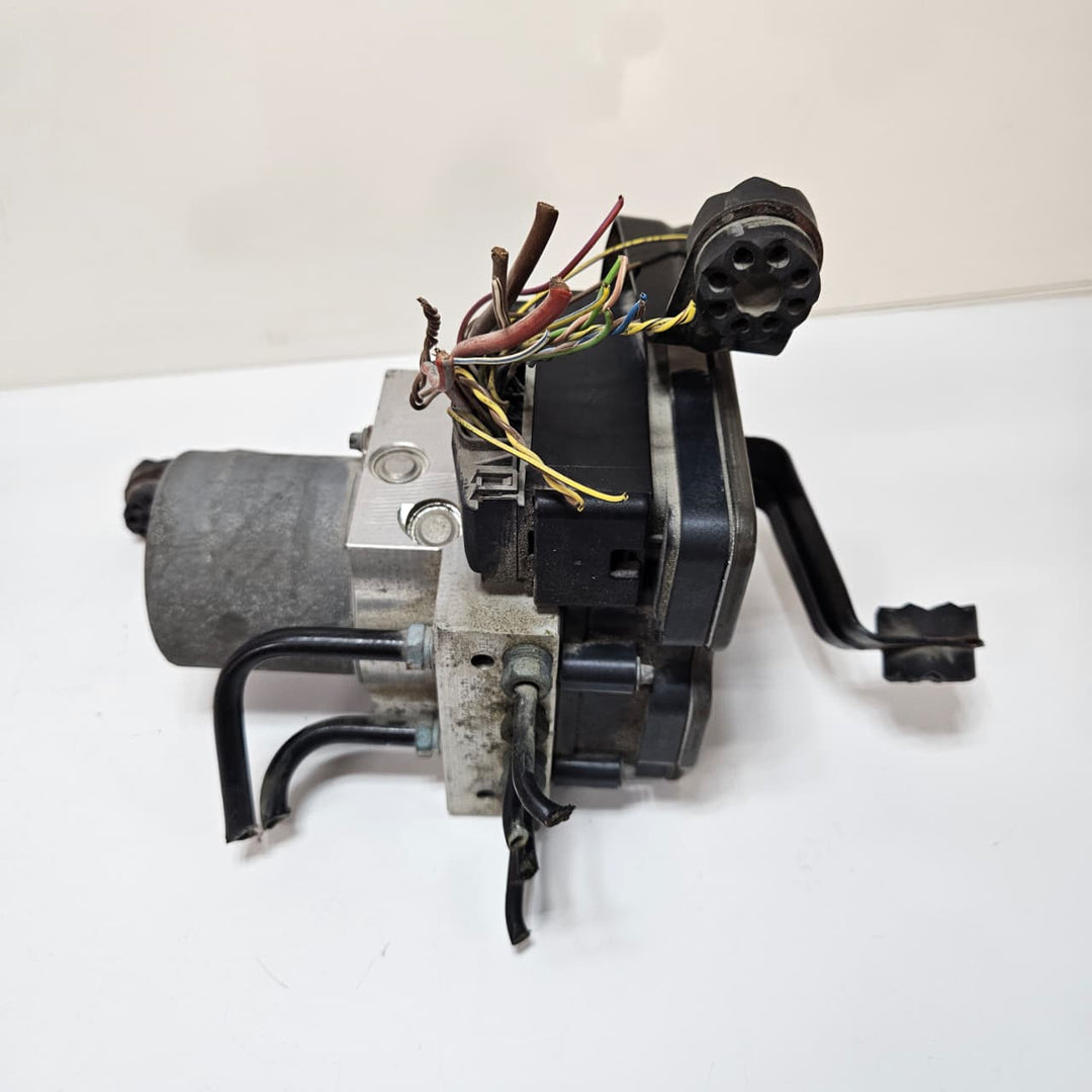 2014-2015 BMW X5 F15 and X6 F16 ABS Pump Control Module 6864790 USED