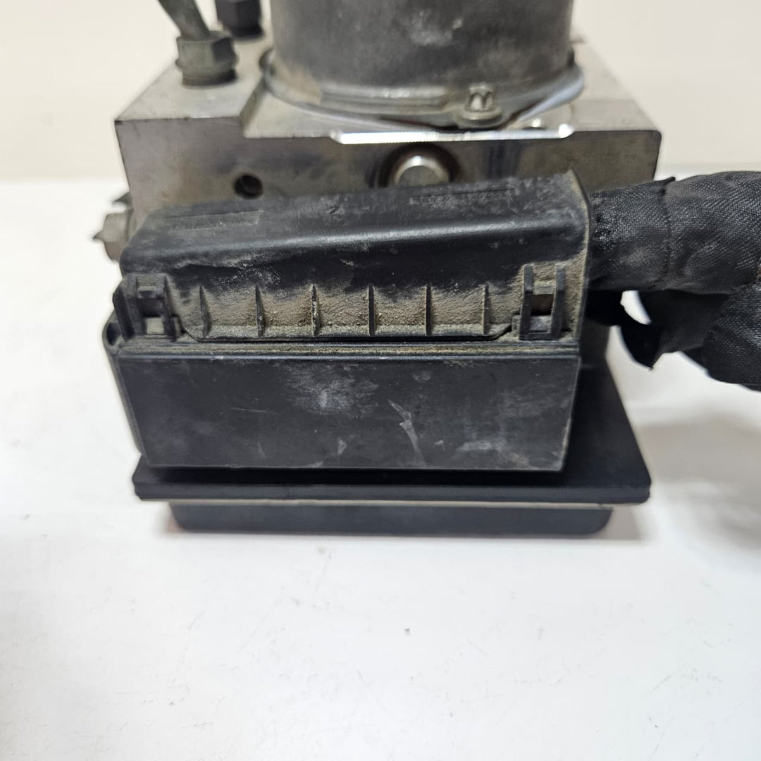 2004-2007 BMW 5 6 Series E60 E61 530i E63 E64 ABS Hydraulic Pump 6769707 USED