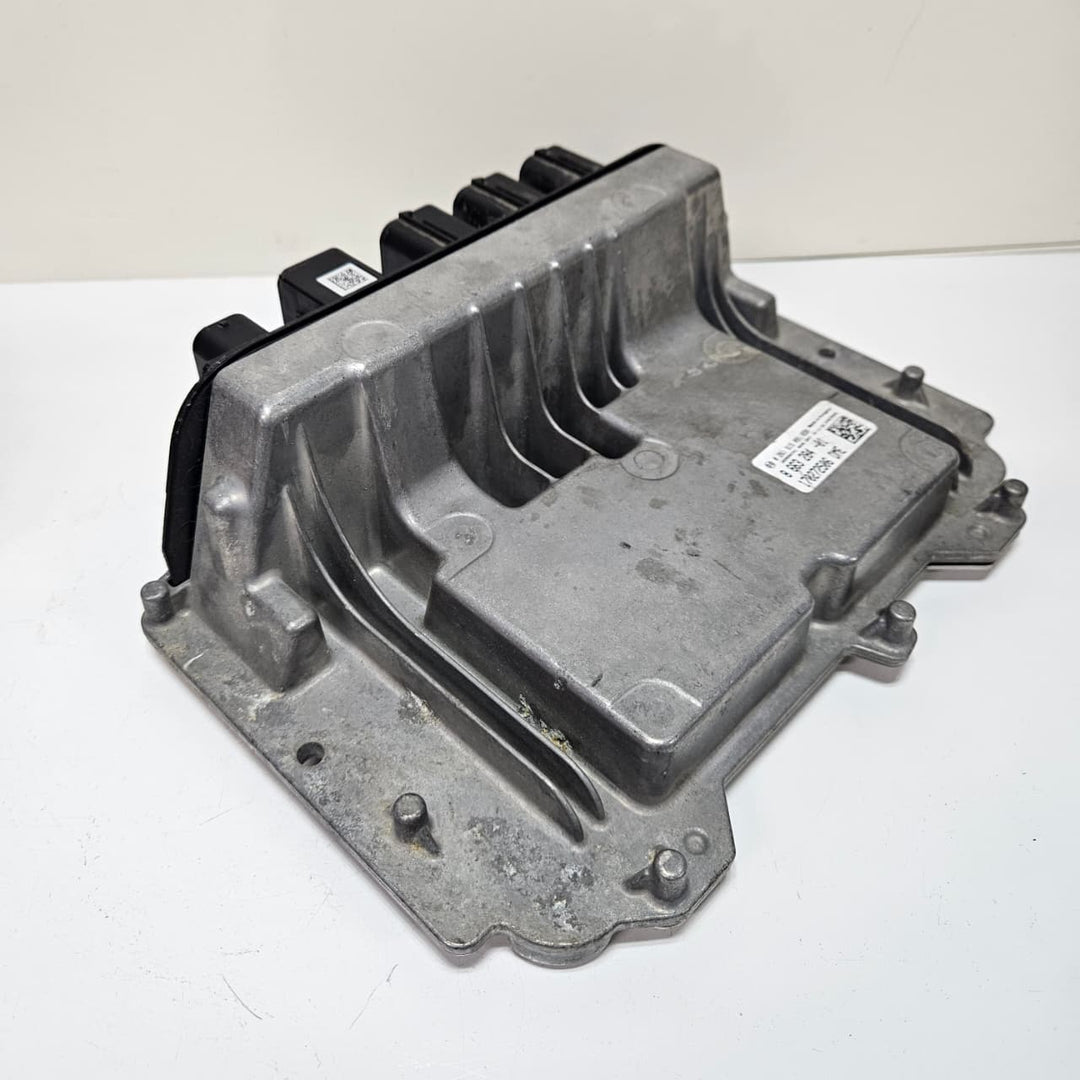 OEM BMW F30 318i Engine Control Unit B38 Bosch 8663284 OEM