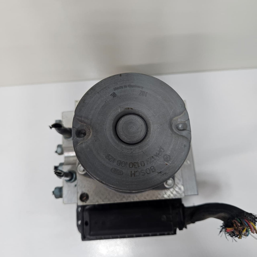 OEM BMW 5 Series F10 F11 ABS Hydraulic Unit Pump 6860154