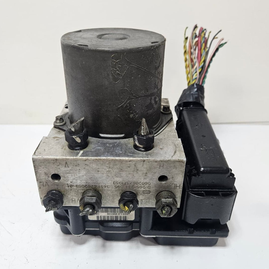 2000-2006 BMW X3 E83 ABS Pump Control Module 6773012 USED