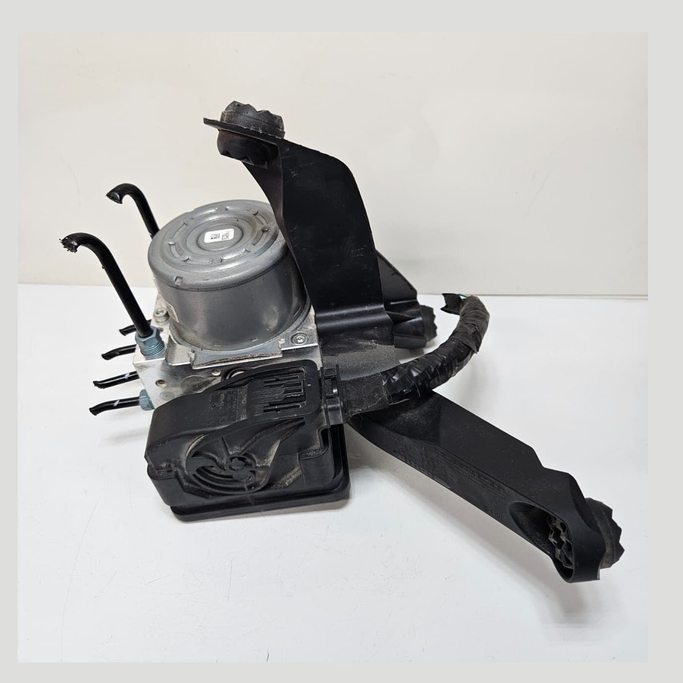 2014-2017 BMW i3 X1 F48 ABS Anti-Lock Brake Pump Control Module 6877112 USED