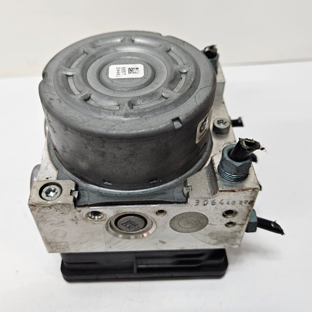 2014-2016 BMW F30 328i,328i ABS Anti-Lock Brake Pump Module 6870912 USED