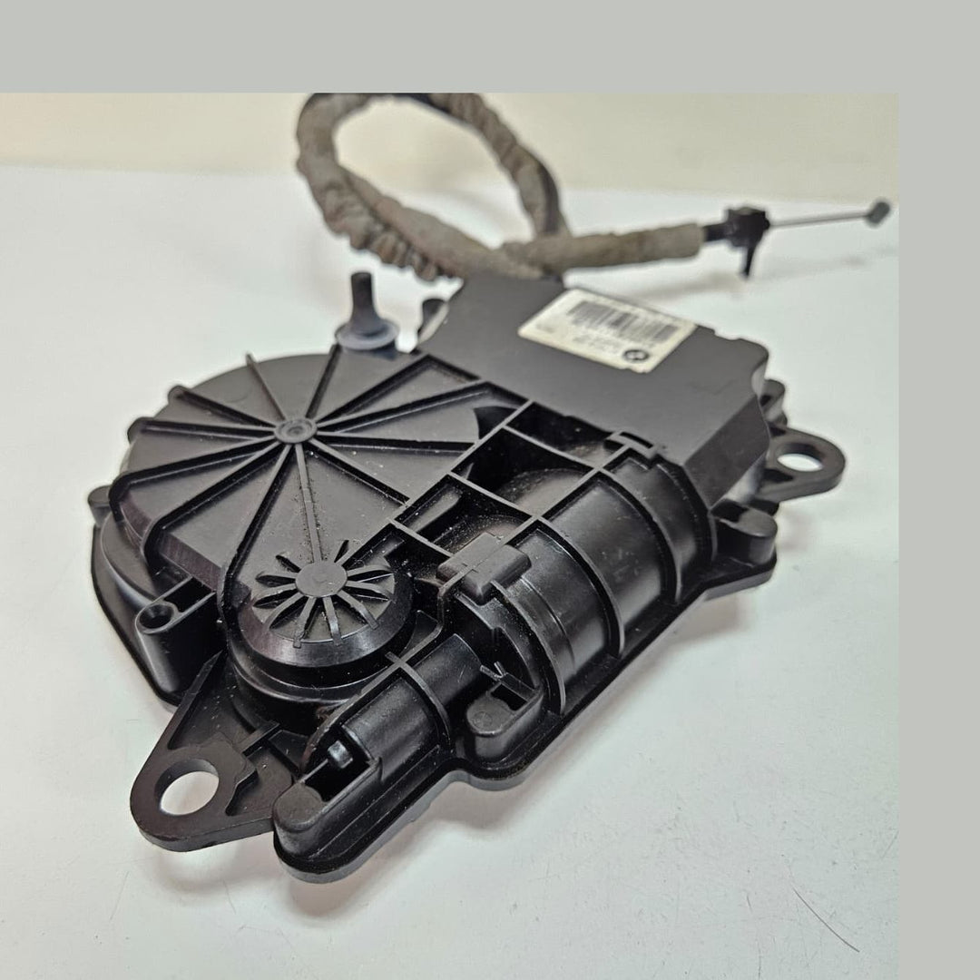 2010-2017 BMW 5 Series GT F07 535i GT Trunk Lid Lock Motor Actuator 7211168 USED