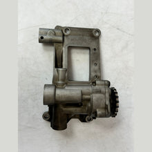 BMW E60 E63 E90 E91 E92 E83 E70 X5 3.0D M57N2 Engine Oil Pump (7792945) – OEM