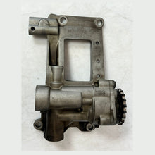 BMW E60 E63 E90 E91 E92 E83 E70 X5 3.0D M57N2 Engine Oil Pump (7792945) – OEM