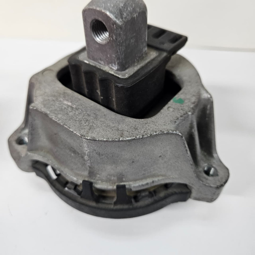 OEM BMW 5 6 7 Series G30 G38 G11 G12 G15 Engine Mount Right 6860464