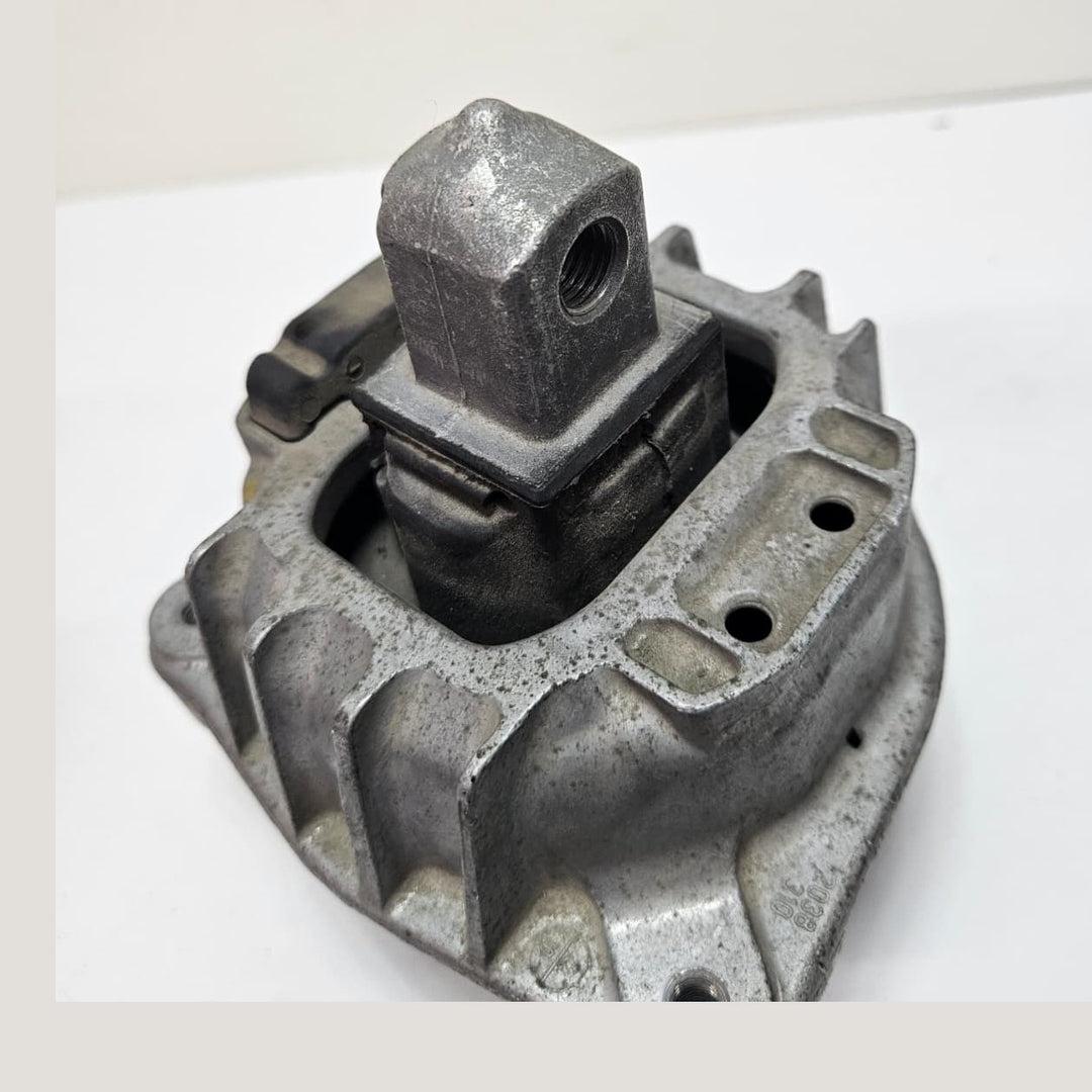 2008-2015 BMW 5 7 Series F07 F10 F01 F02 F03 F04 Engine Mount 6775906