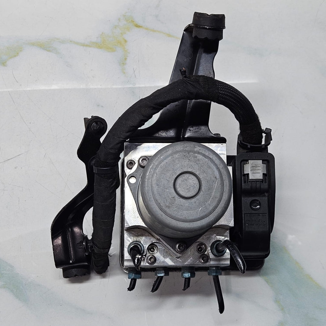 2016-2020 BMW G30, G32, G11, G12, G01 X3 Abs Dsc Pump Control Module 6876246 OEM USED