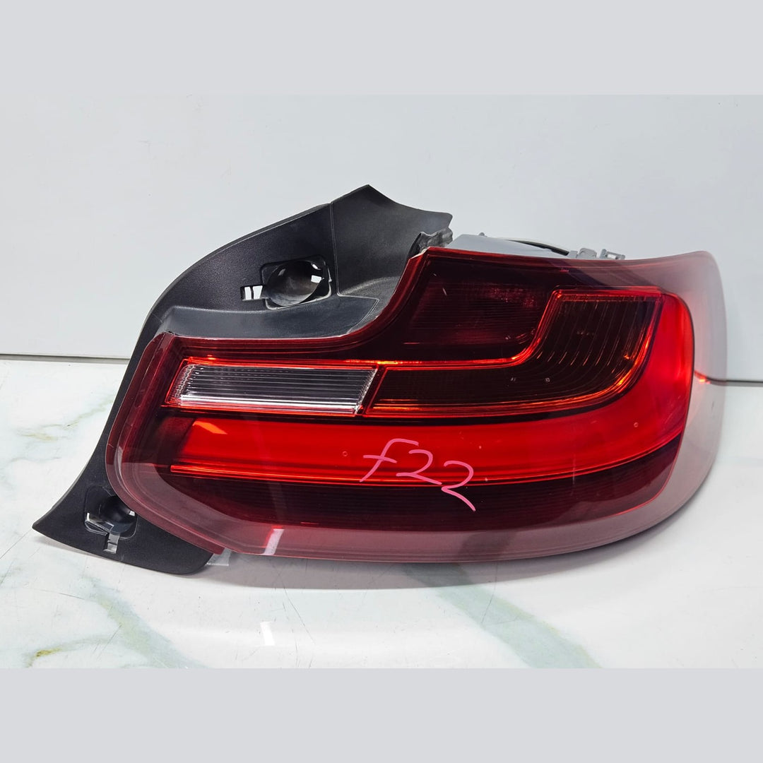 BMW 2 Series F22, F23, F87 Rear Right Side Light Tail Light Assembly 7295424 OEM USED