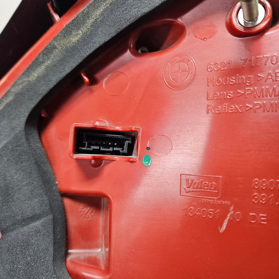 2006-2010 BMW E63 E64 M6 Left Tail Light 7177069