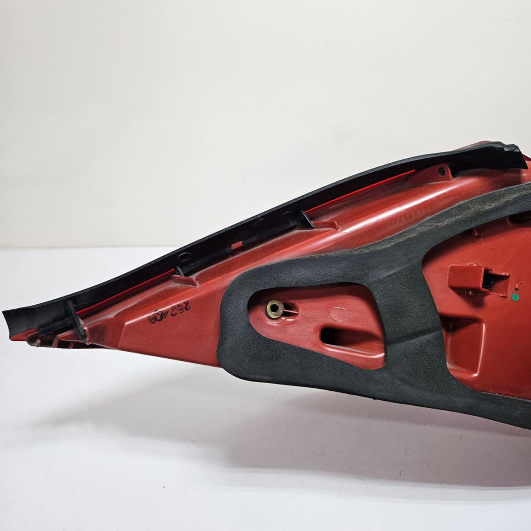 2006-2010 BMW E63 E64 M6 Left Tail Light 7177069