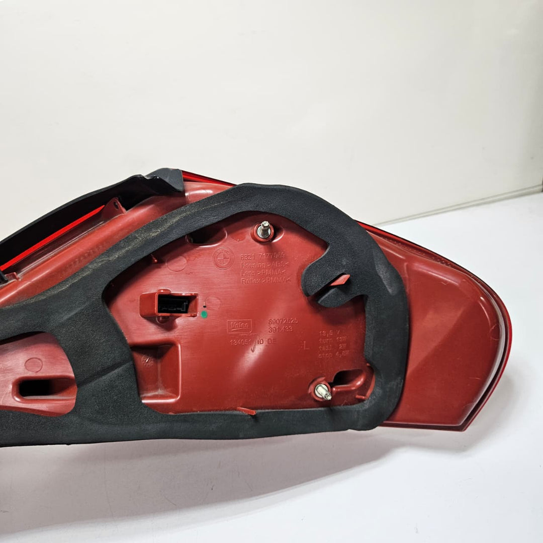2006-2010 BMW E63 E64 M6 Left Tail Light 7177069