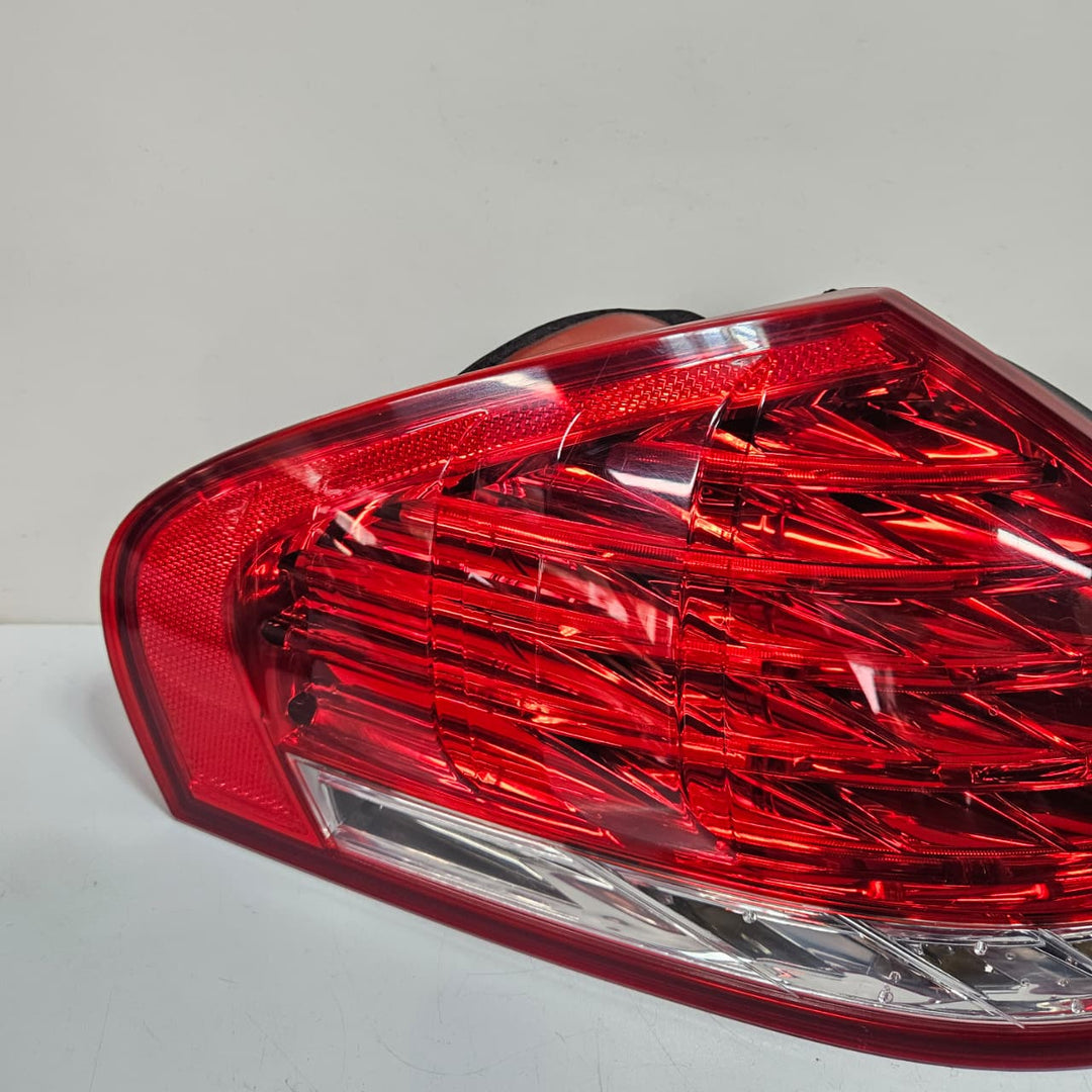 2006-2010 BMW E63 E64 M6 Left Tail Light 7177069