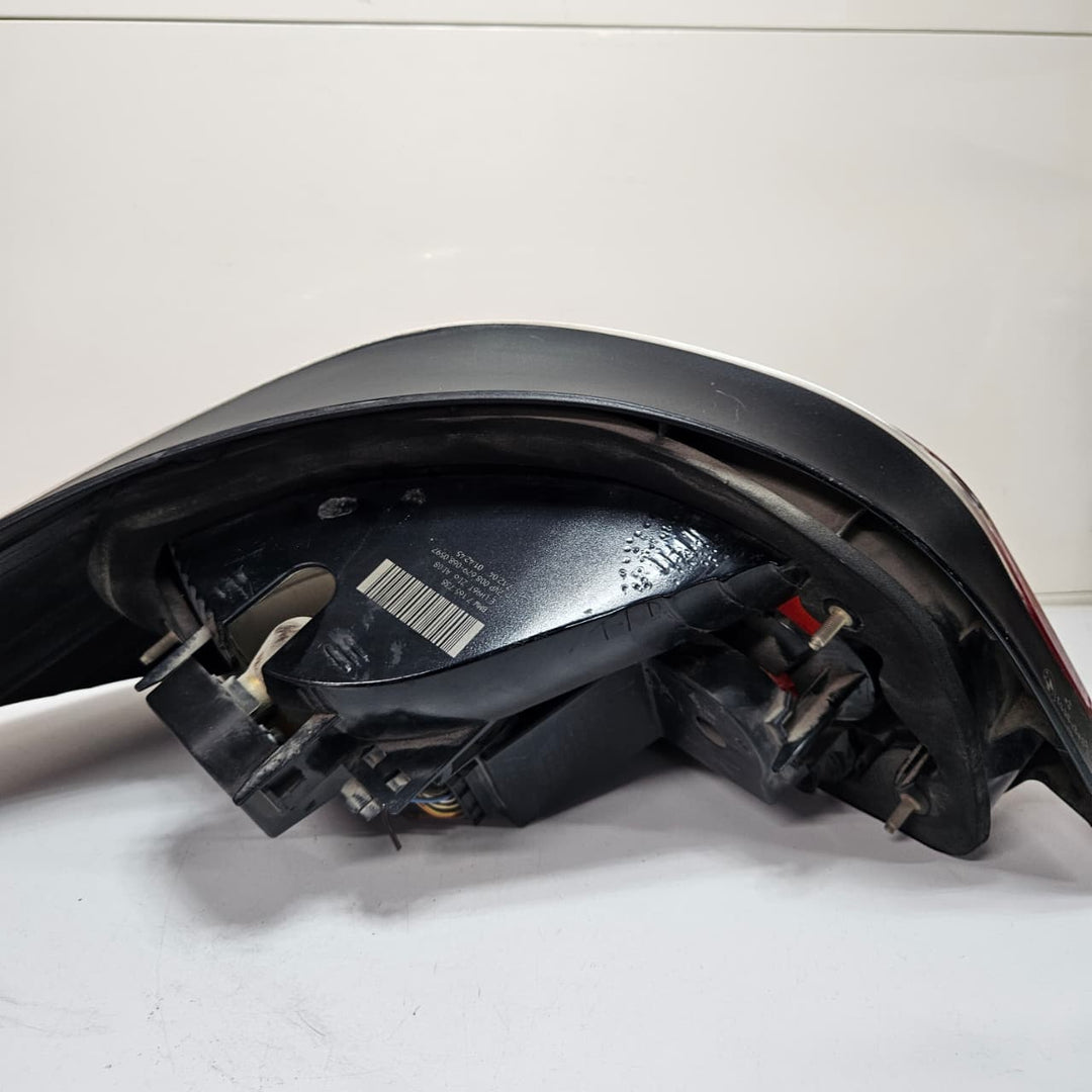 2003-2007 BMW 5 Series E60 E61 525i Rear Right Outer Taillight 7165738
