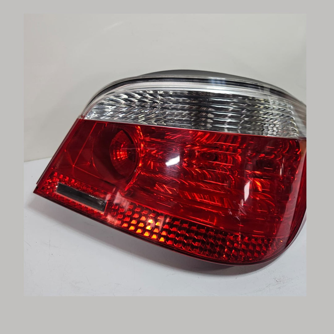 2003-2007 BMW 5 Series E60 E61 525i Rear Right Outer Taillight 7165738