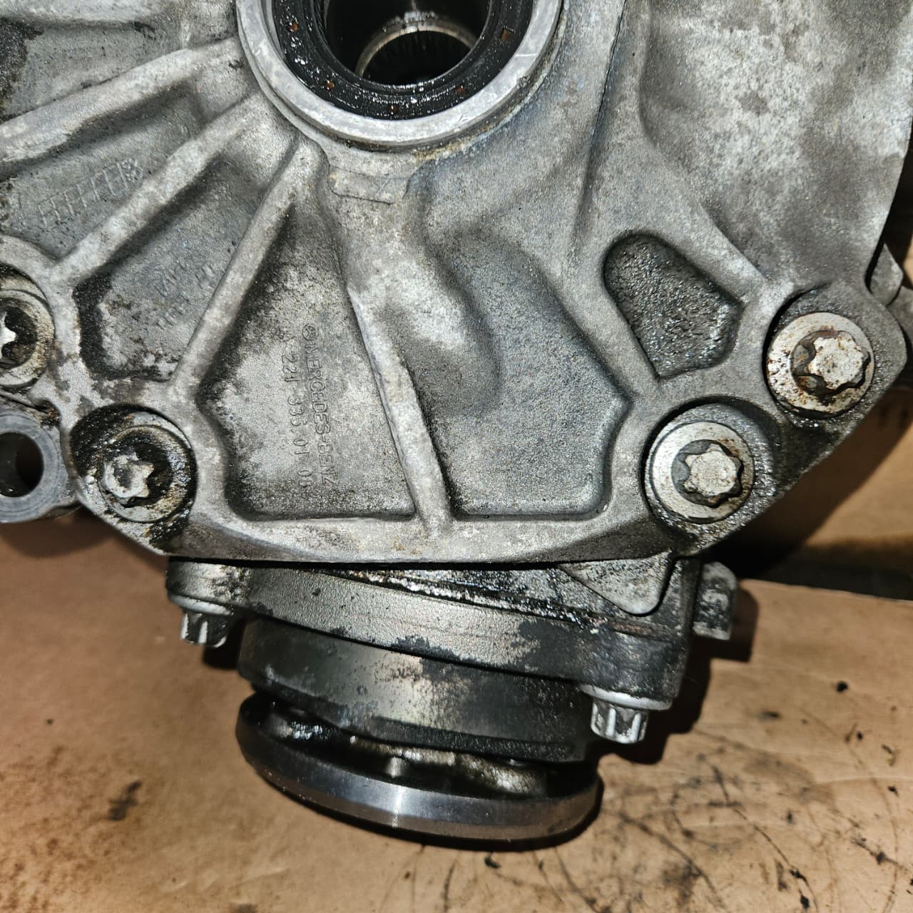 2008-2012 Mercedes-Benz E350 Front Differential Carrier Assembly 2213300902 W204