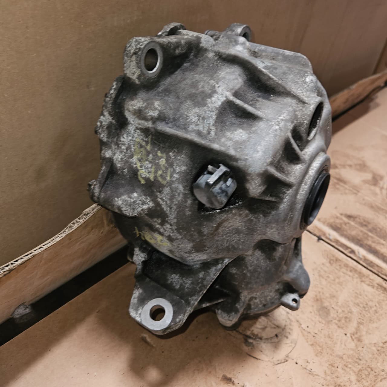 2008-2012 Mercedes-Benz E350 Front Differential Carrier Assembly 2213300902 W204