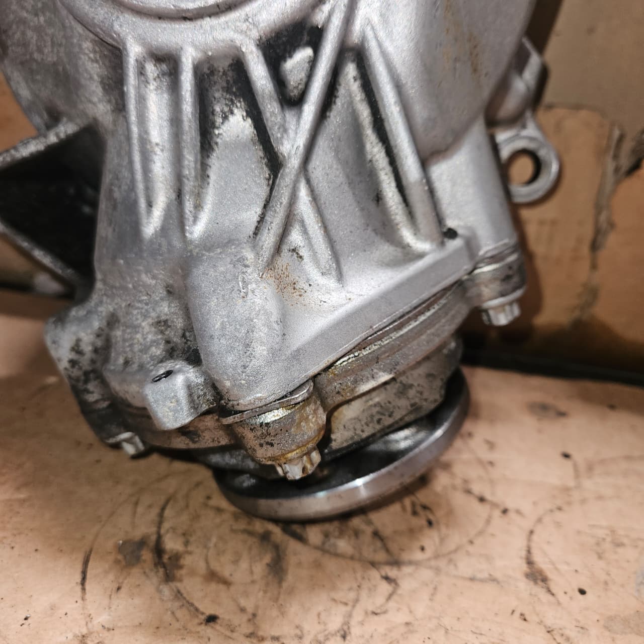 2008-2012 Mercedes-Benz E350 Front Differential Carrier Assembly 2213300902 W204