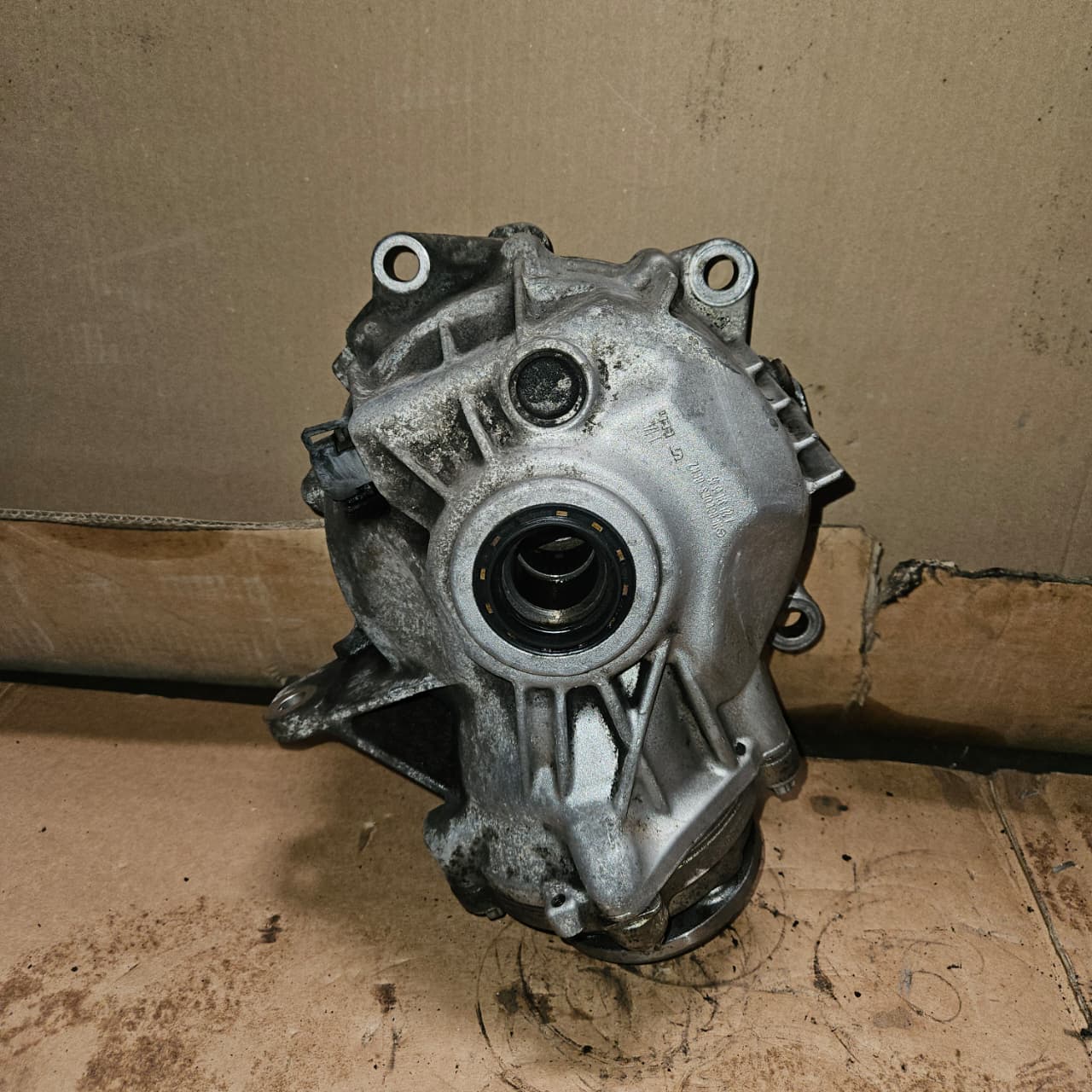2008-2012 Mercedes-Benz E350 Front Differential Carrier Assembly 2213300902 W204