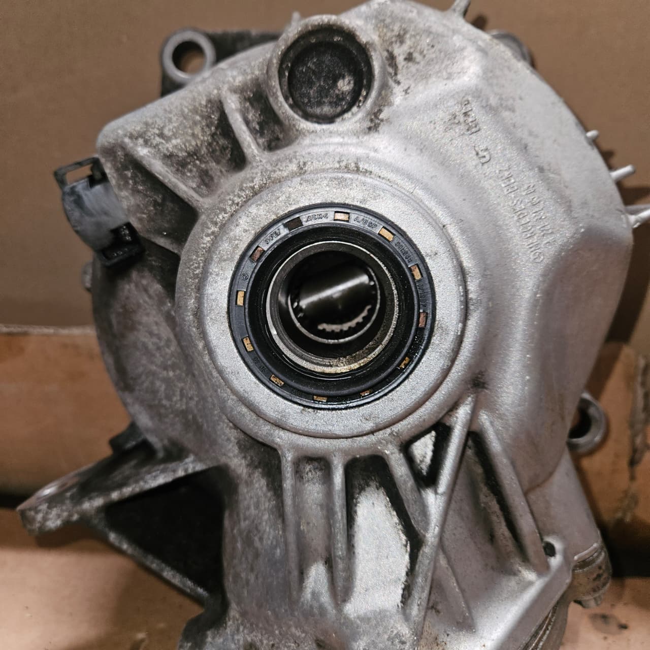 2008-2012 Mercedes-Benz E350 Front Differential Carrier Assembly 2213300902 W204