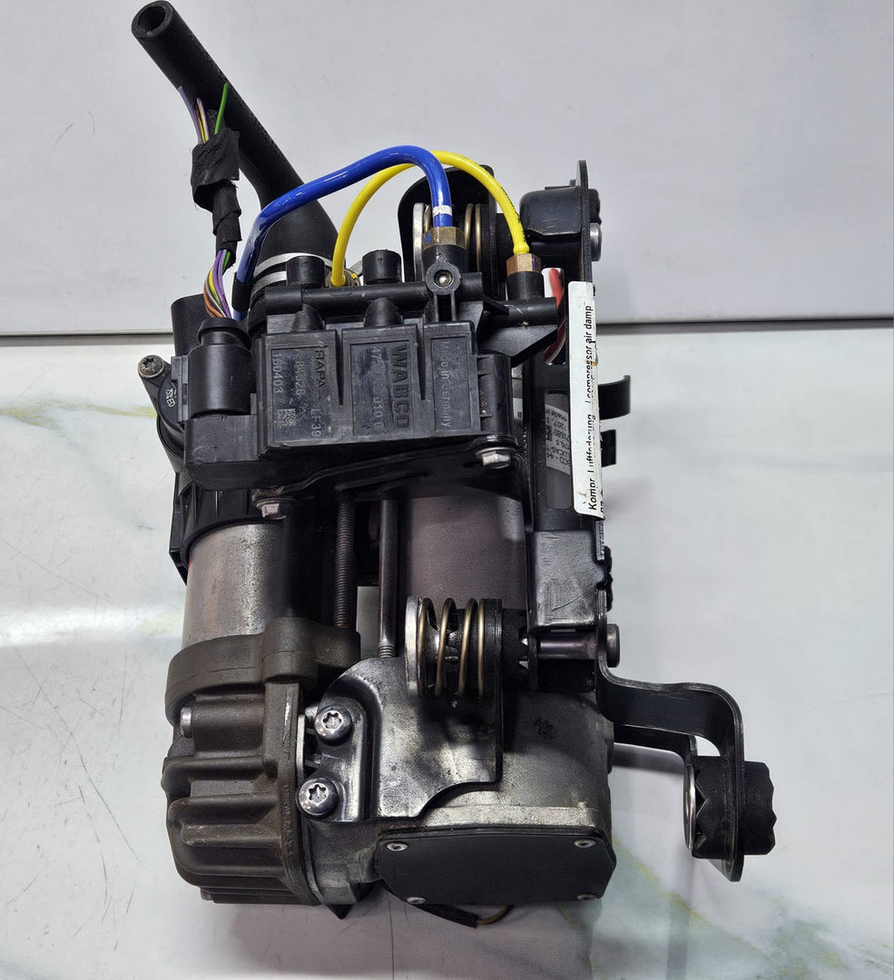 BMW 740e 7 Series G11 G12 Air Pump (Suspension) 6861882 OEM USED