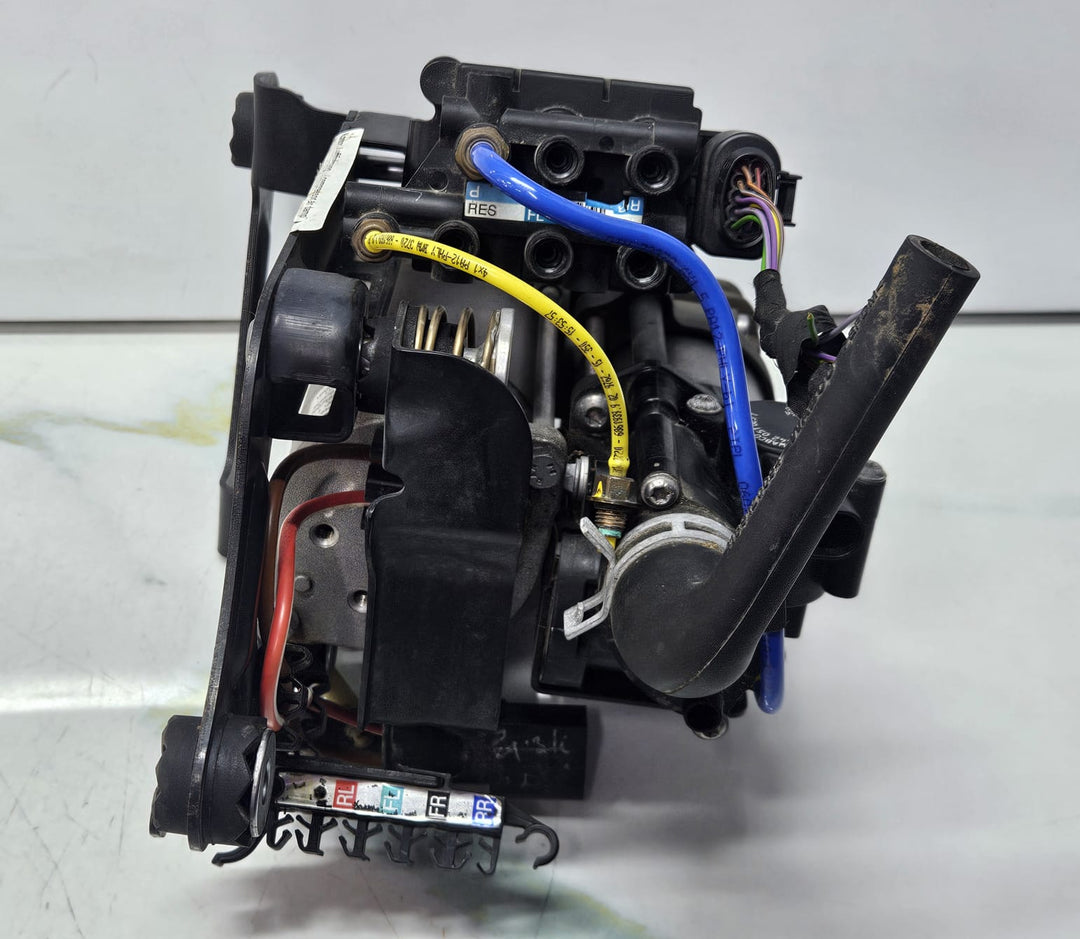 BMW 740e 7 Series G11 G12 Air Pump (Suspension) 6861882 OEM USED