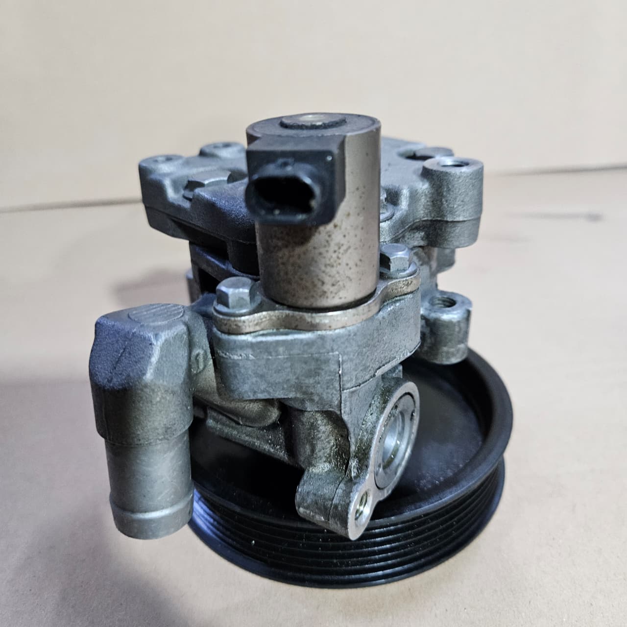 2012 Mercedes-Benz C250 Power Steering Pump A0064666801 C250 W204 CGI