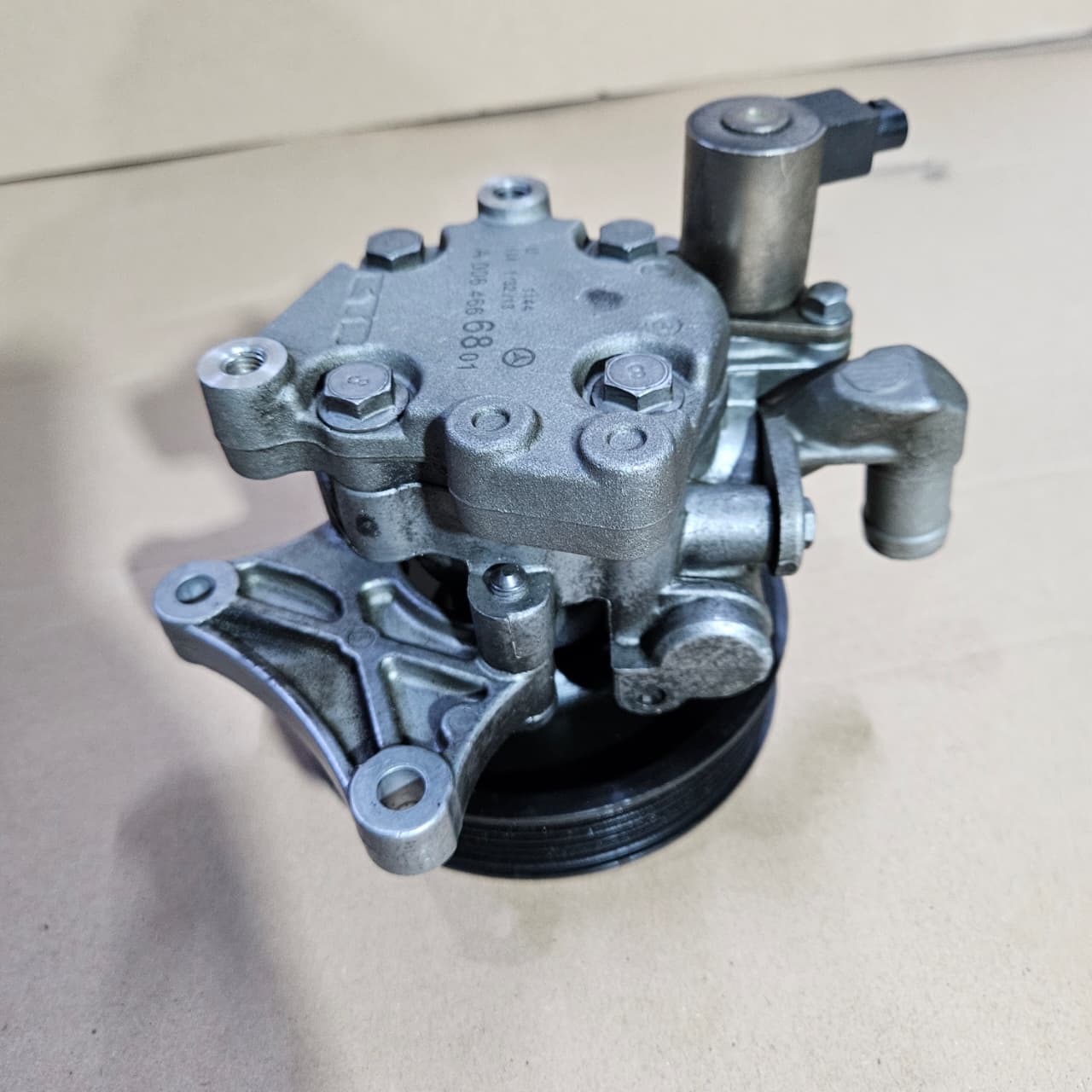 2012 Mercedes-Benz C250 Power Steering Pump A0064666801 C250 W204 CGI