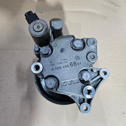2012 Mercedes-Benz C250 Power Steering Pump A0064666801 C250 W204 CGI