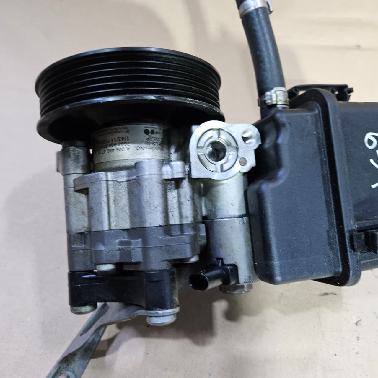 2011-2014 Mercedes C180 Power Steering Pump A0064664701 C-Class W204 and E-Class