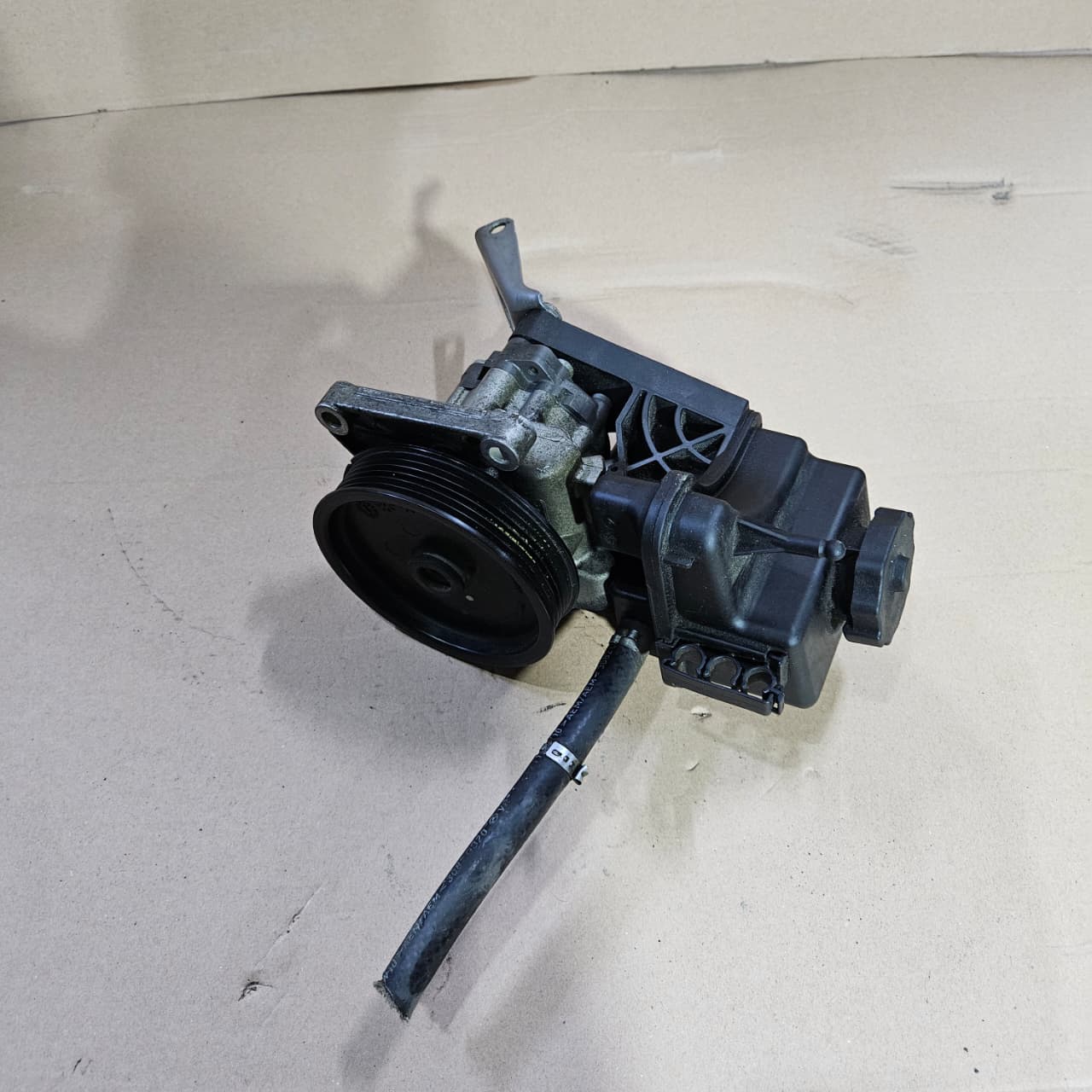2011-2014 Mercedes C180 Power Steering Pump A0064664701 C-Class W204 and E-Class