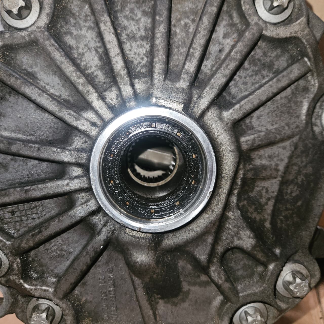 2015-2017 Mercedes-Benz CLS400 Front Differential Carrier 2213301602 E350, GLK
