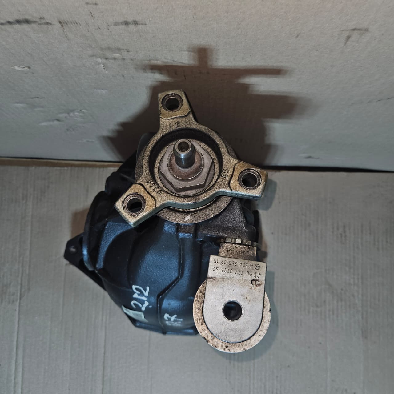 2010-2016 Mercedes-Benz E350 Rear Differential A2123505901 W212 W218 3.27 Ratio OEM